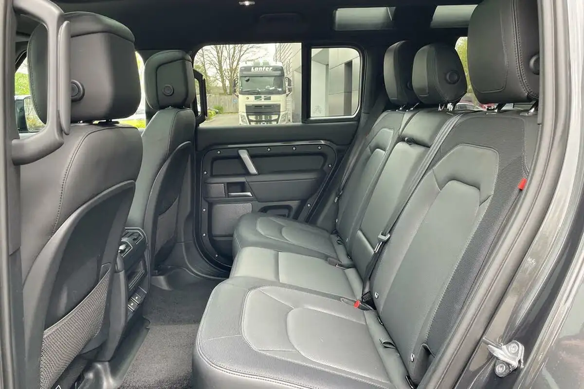 2023-land-rover-110-defender-30-d300-x-dynamic-hse-big-52