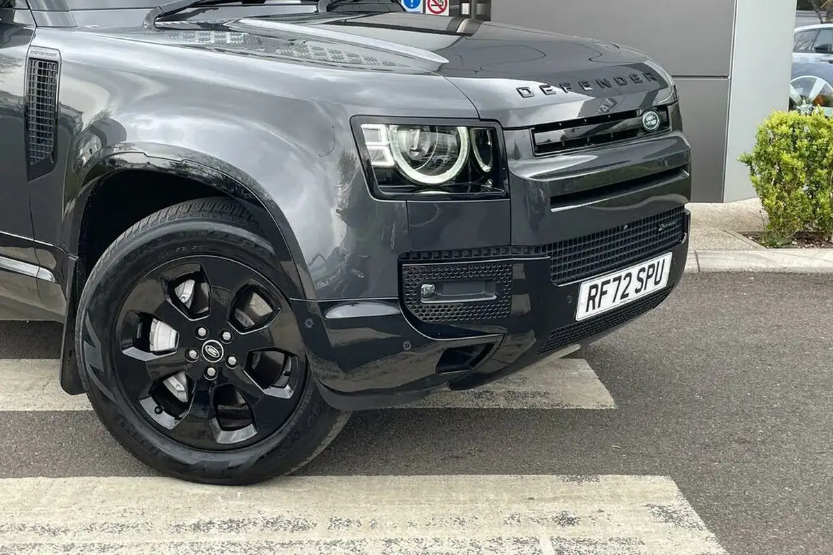 2023-land-rover-110-defender-30-d300-x-dynamic-hse-big-29