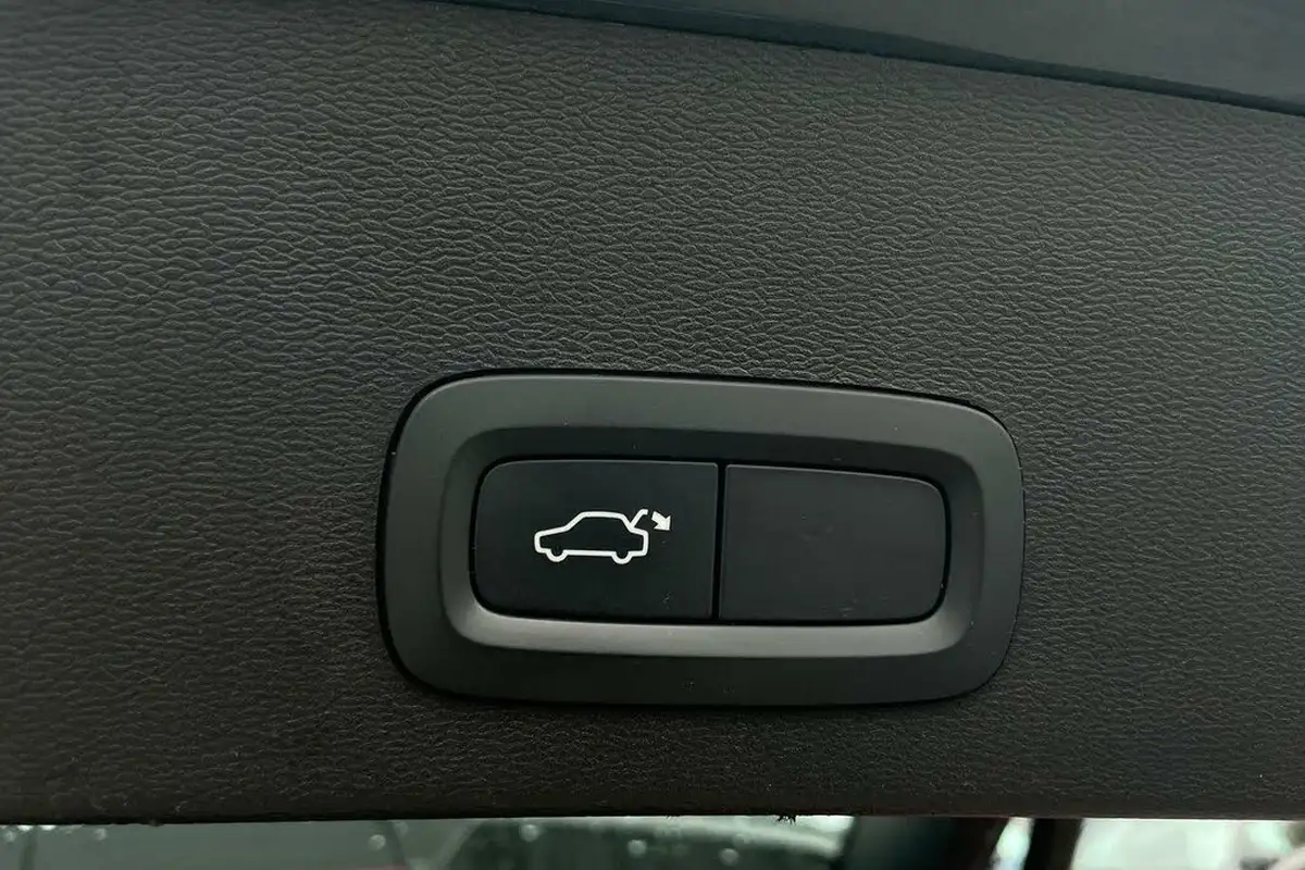 2021-volvo-xc40-15-t4-inscription-208bhp-big-19