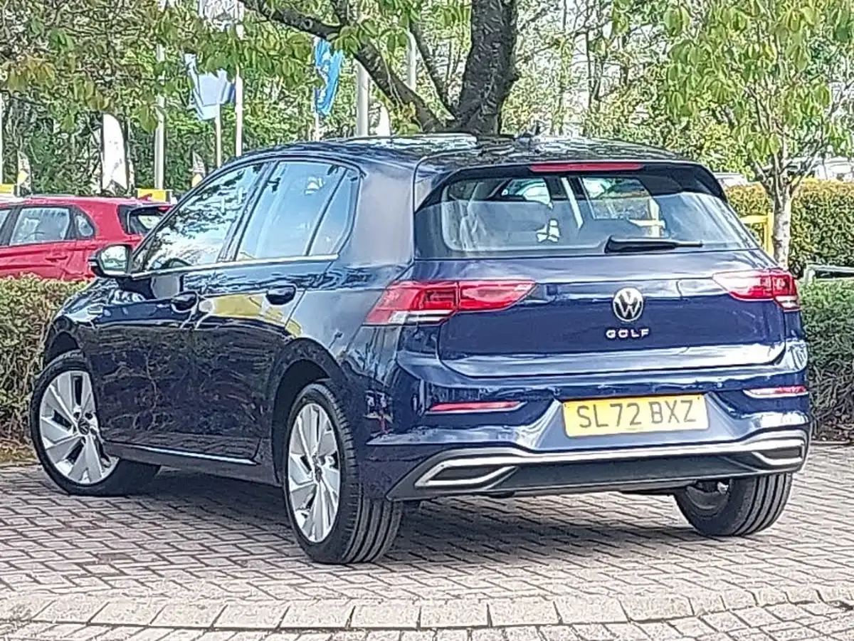 2022-volkswagen-golf-15-tsi-style-130ps-hatchback-big-1