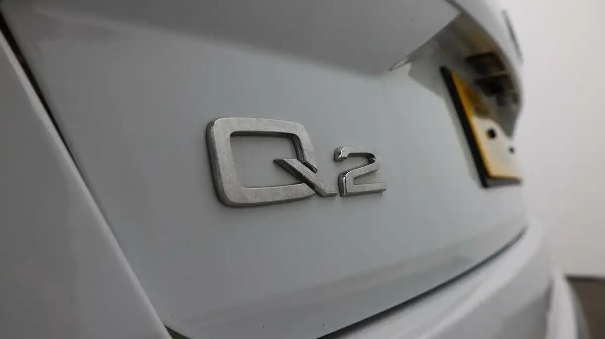 2022-audi-q2-10-30-tfsi-sport-big-21