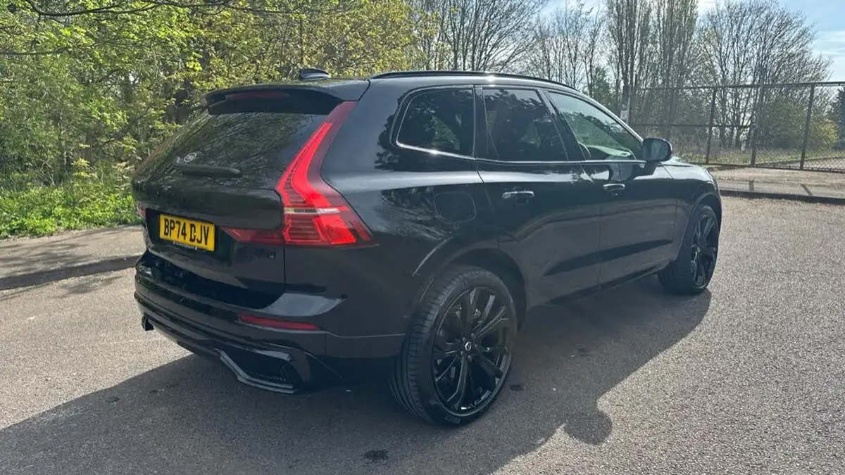 2025-volvo-xc60-20-b5-plus-black-edition-big-23