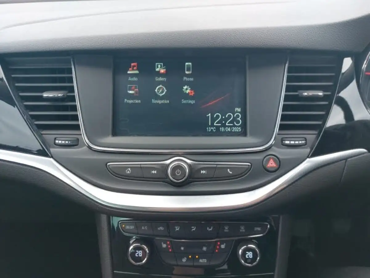 2021-vauxhall-astra-12-turbo-griffin-edition-hatchback-big-10