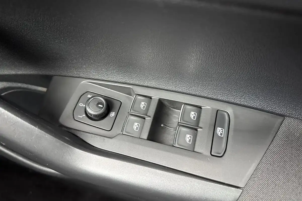 2019-volkswagen-polo-10-se-tech-edition-65ps-big-36