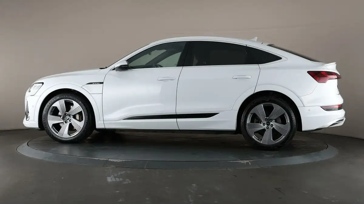 2021-audi-e-tron-55e-s-line-sportback-big-30