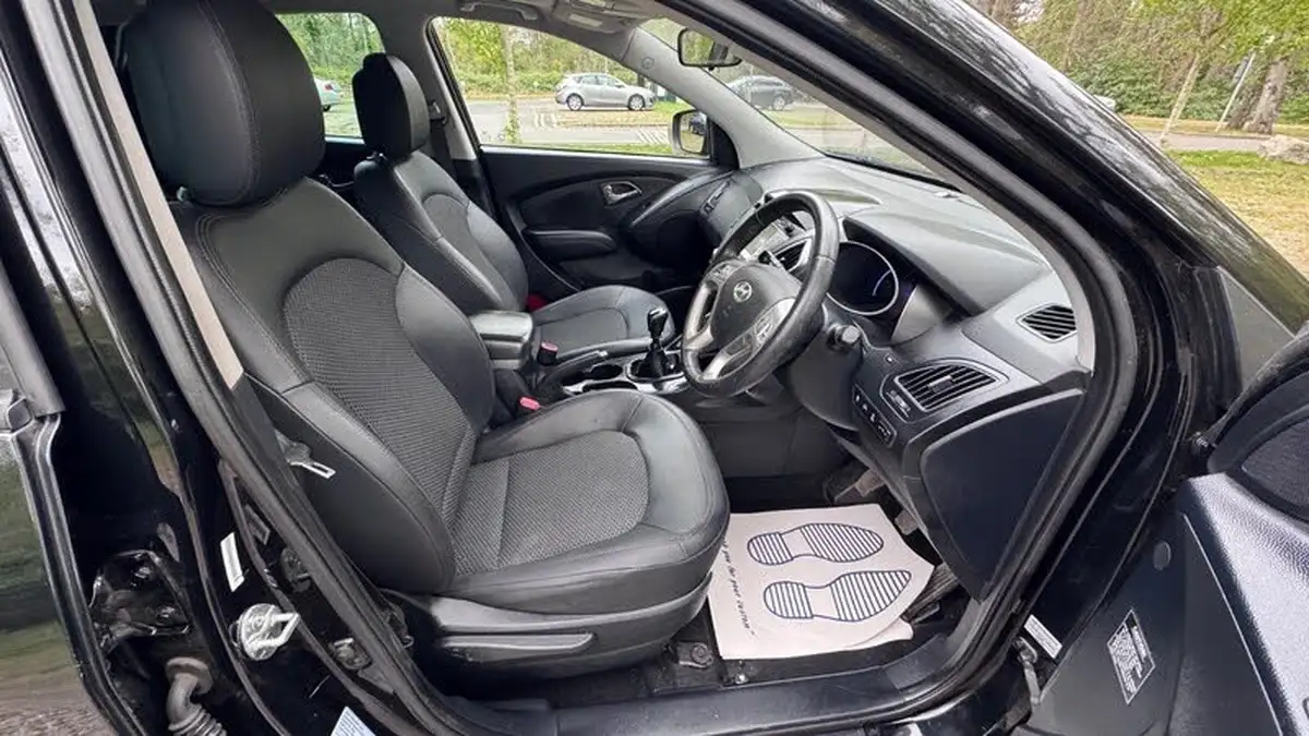 2012-hyundai-ix35-20td-premium-4wd-big-3