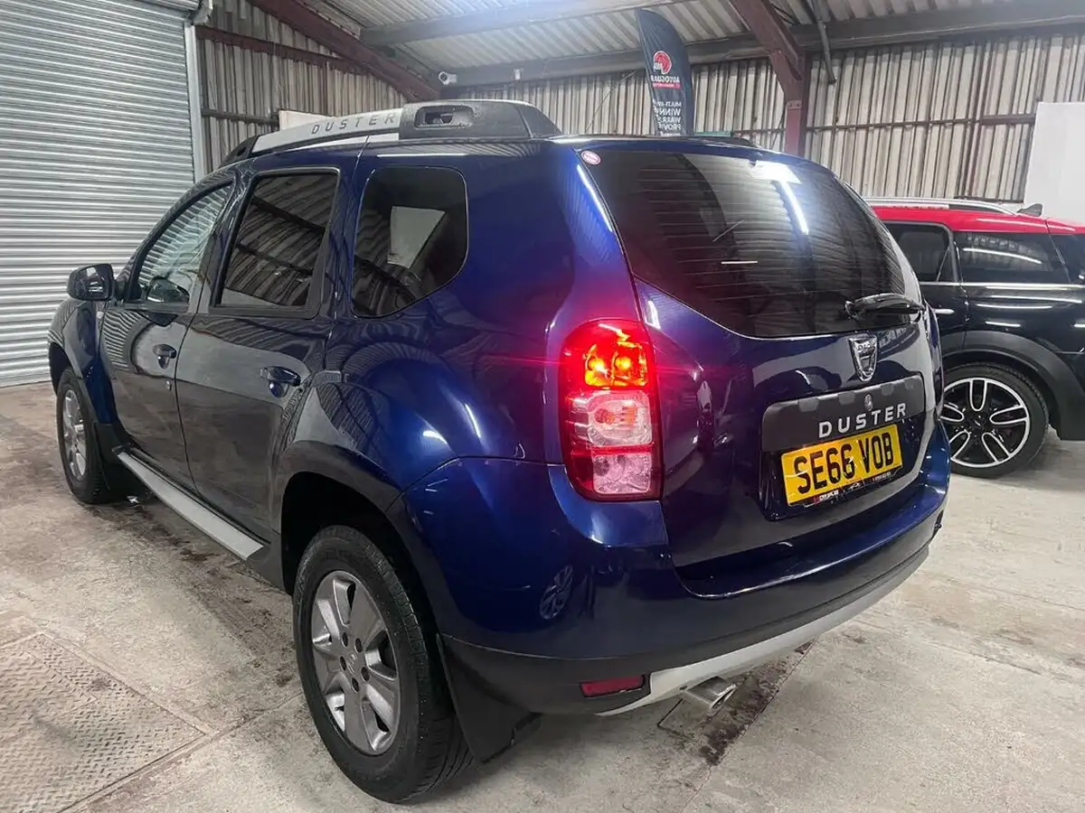 2017-dacia-duster-15dci-laureate-110bhp-4x4-ss-station-wagon-5d-big-3
