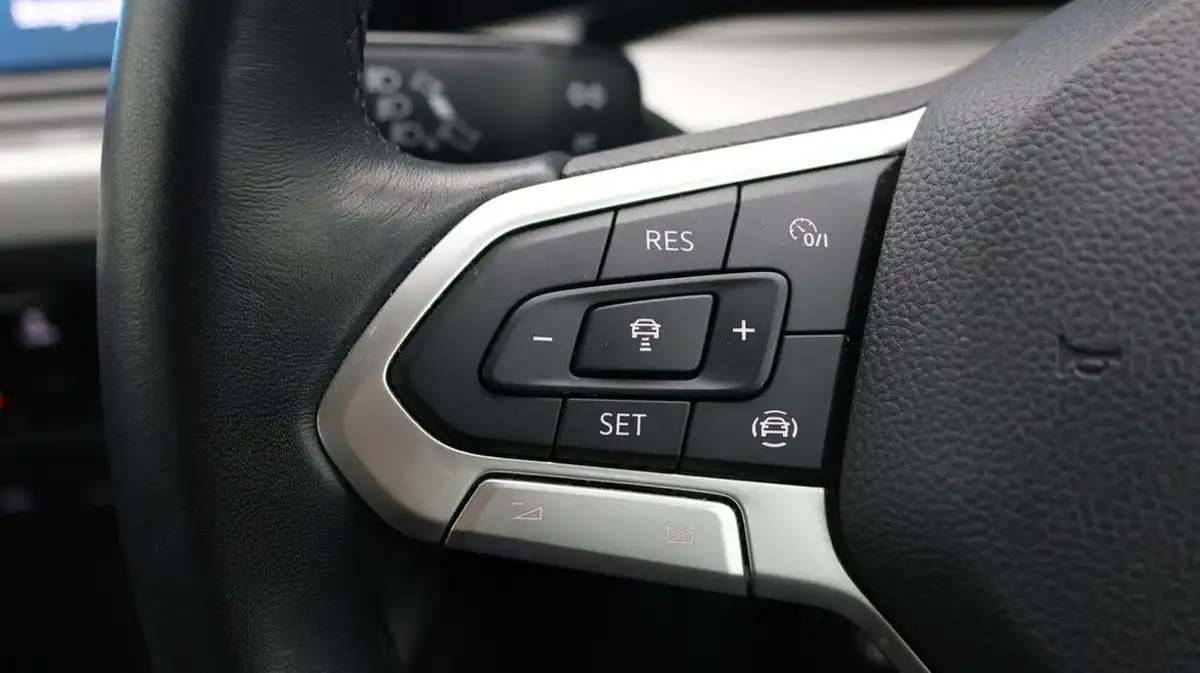 2022-volkswagen-golf-15-tsi-life-130ps-hatchback-big-20