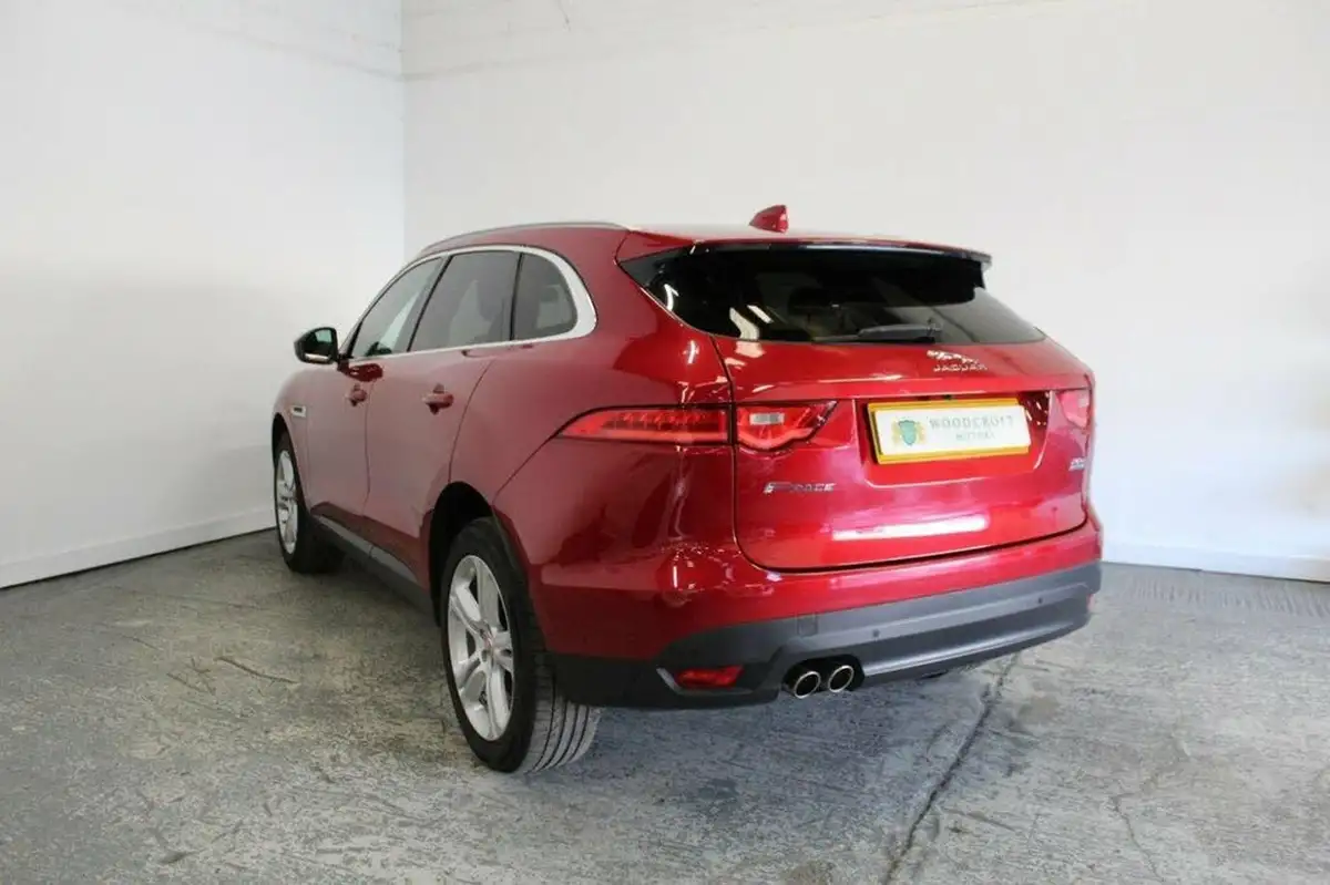 2016-jaguar-f-pace-20-i4d-portfolio-awd-auto-big-4