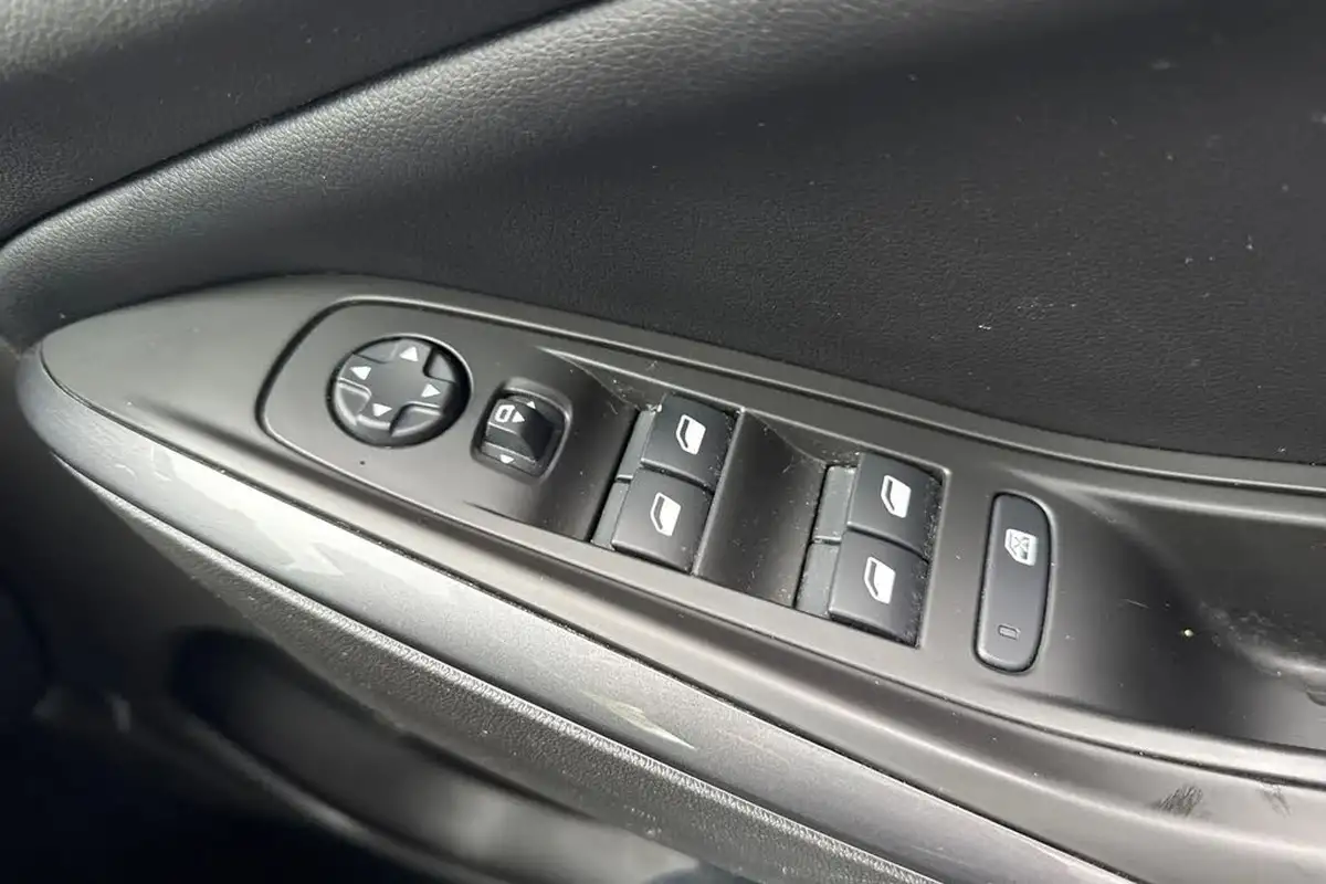 2021-vauxhall-grandland-x-16-ultimate-big-24