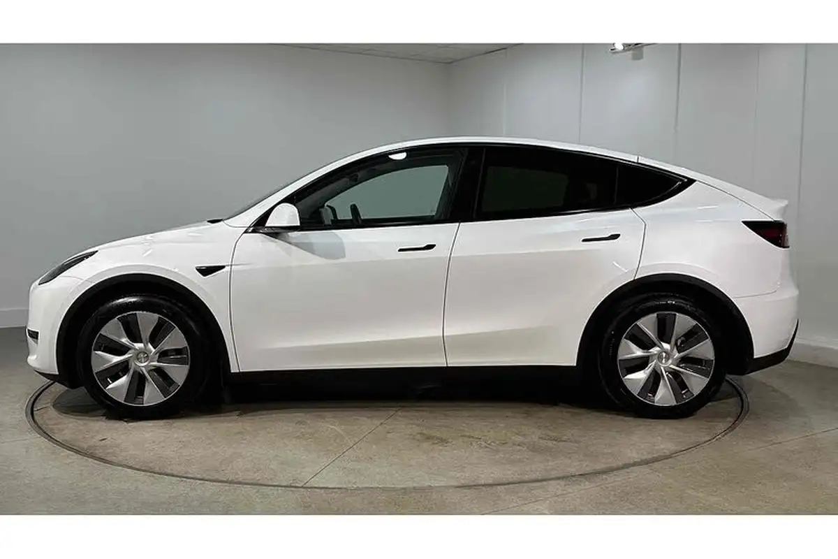 2023-tesla-model-y-e-rwd-big-10