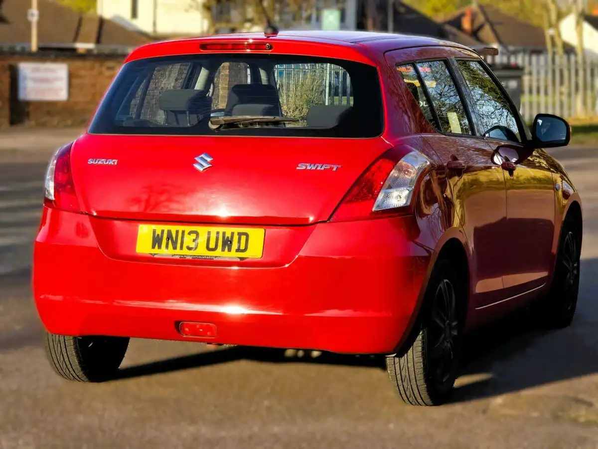 2013-suzuki-swift-12-sz2-5d-big-15