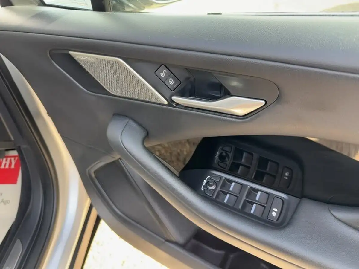 2018-jaguar-i-pace-ev400-s-big-21
