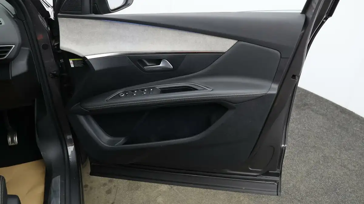 2021-peugeot-3008-suv-12-puretech-gt-big-14