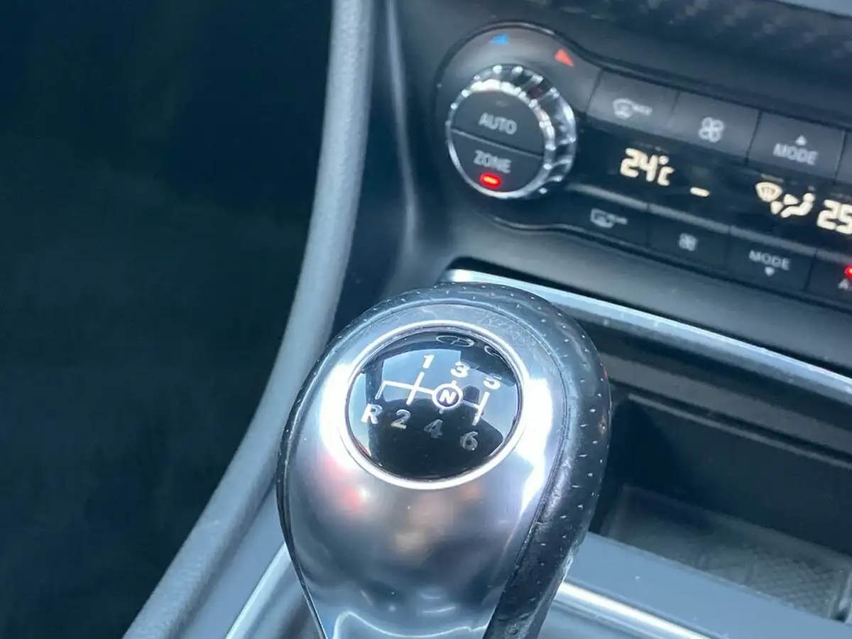 2018-mercedes-benz-a-class-16-a160-amg-line-ss-big-46