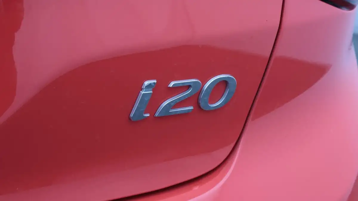 2020-hyundai-i20-12-se-big-22