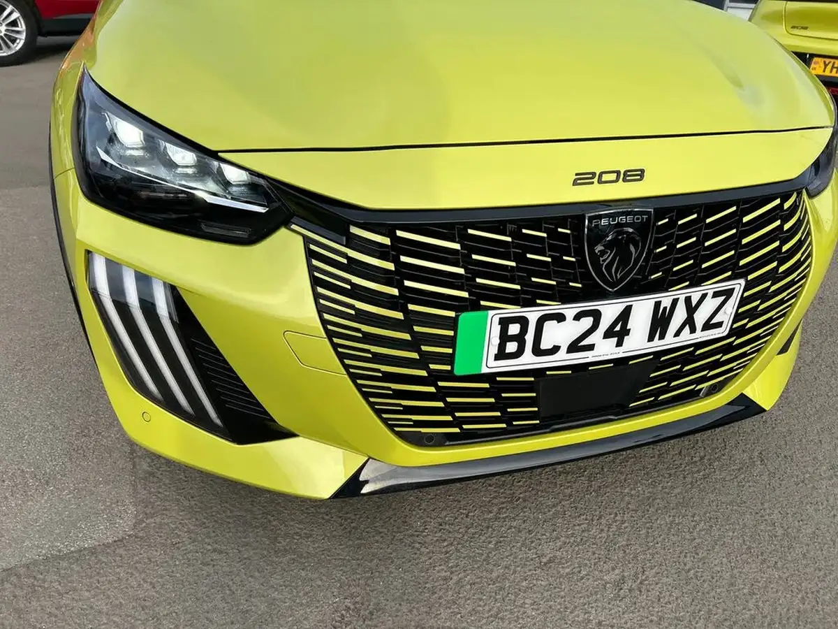 2024-peugeot-208-e-gt-156ps-51kwh-big-22