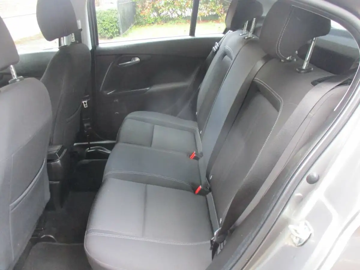 2017-fiat-tipo-14-easy-hatchback-big-24
