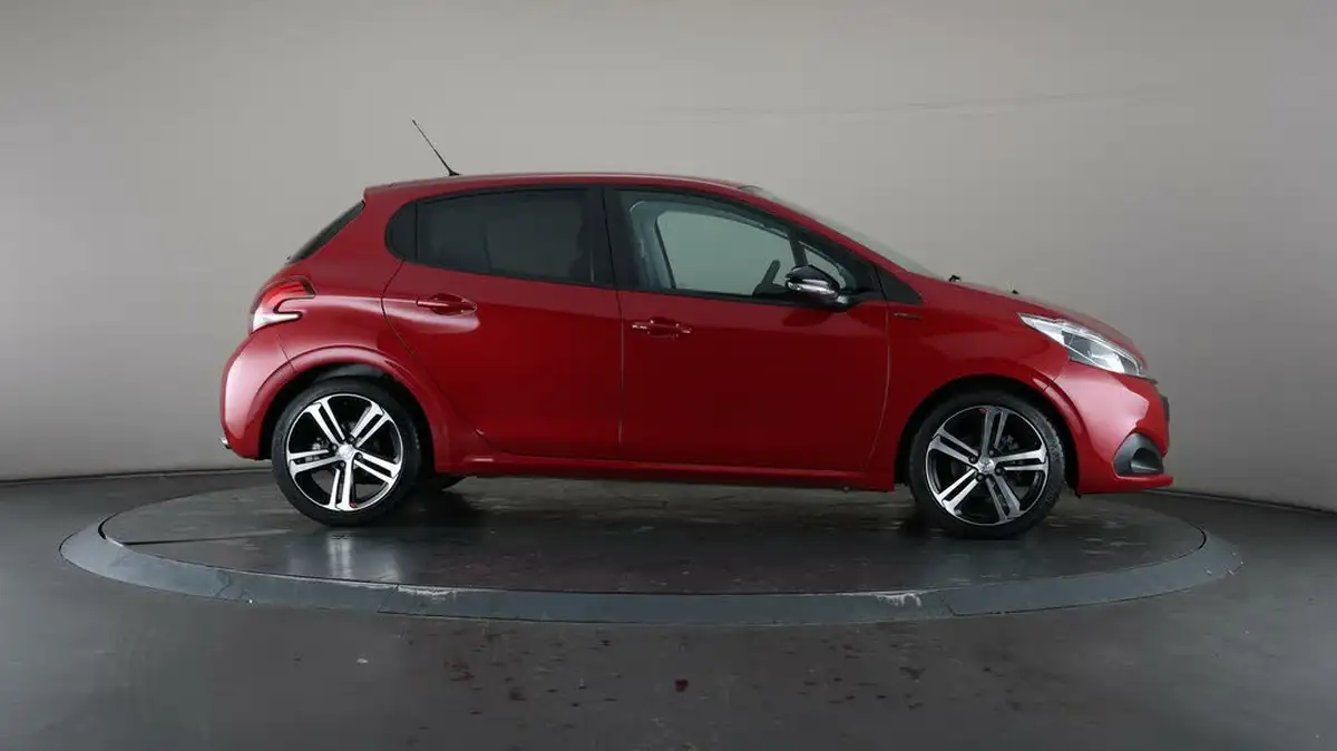 2019-peugeot-208-12-puretech-gt-line-110bhp-big-8