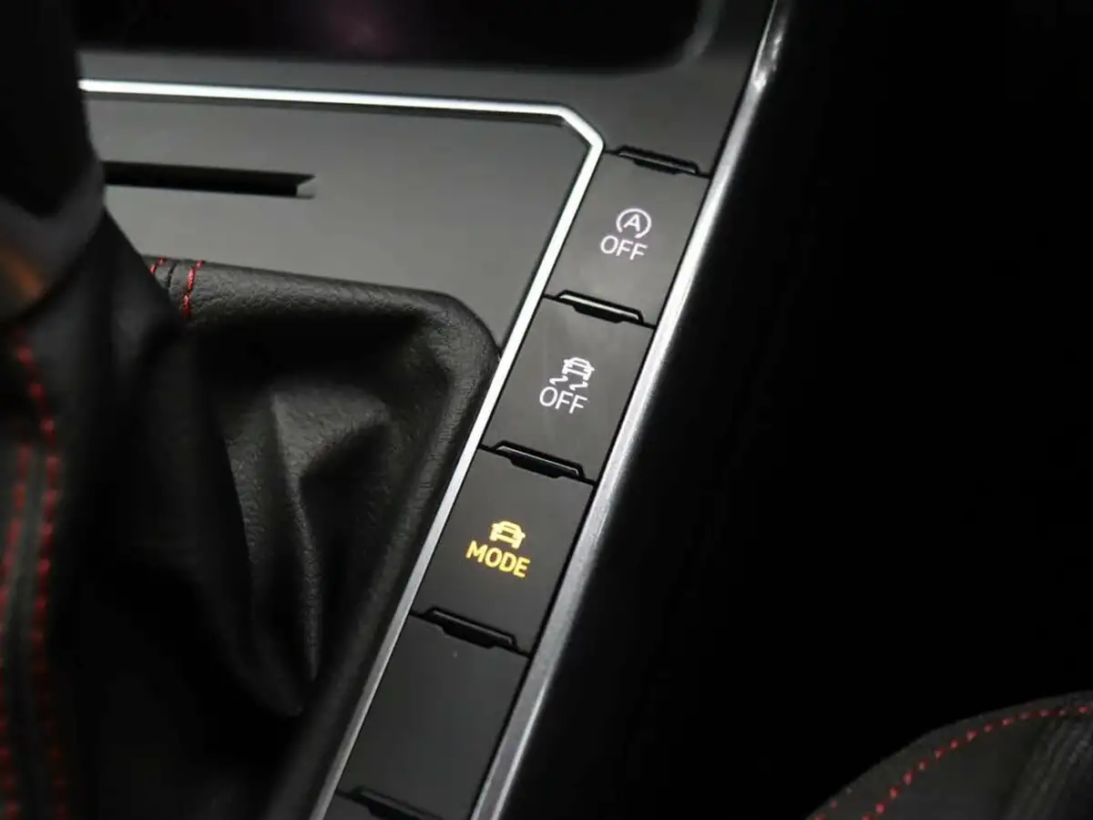 2023-volkswagen-polo-big-35