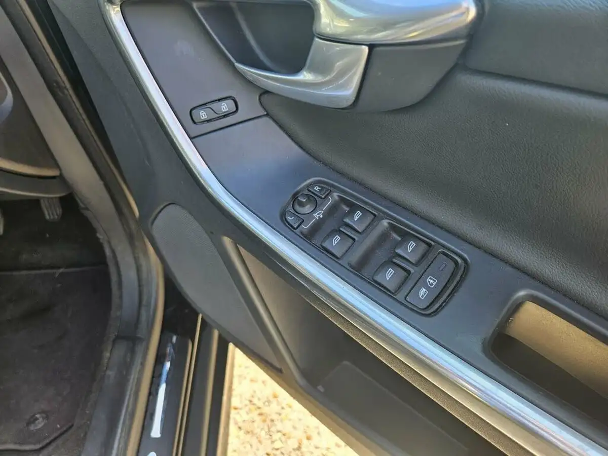 2014-volvo-xc60-24td-d5-se-lux-215bhp-geartronic-big-8