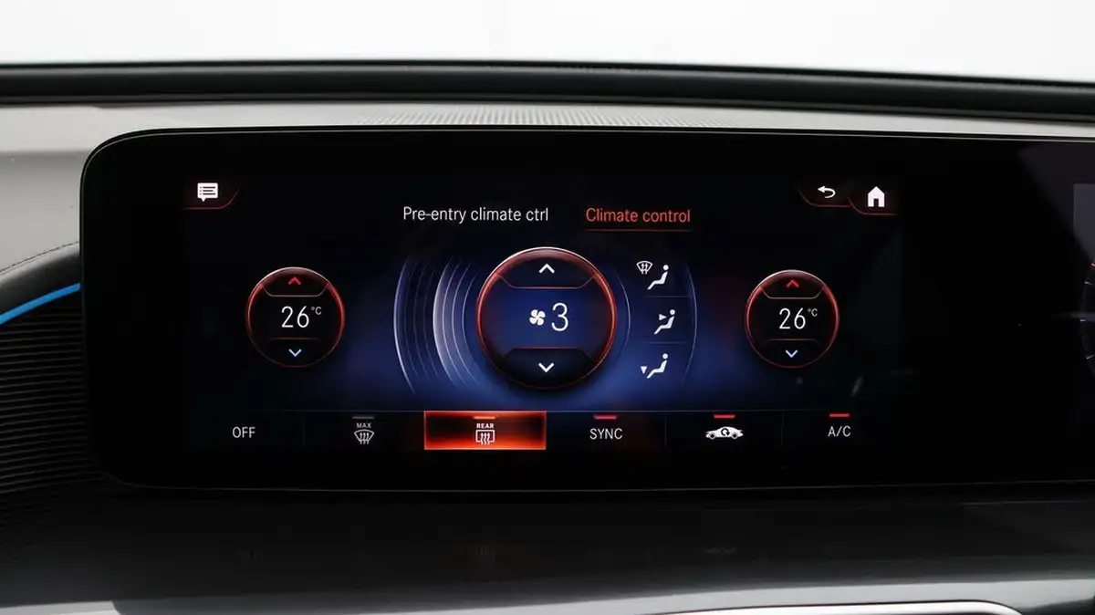 2021-mercedes-benz-eqc-e-eqc-400-amg-line-big-11
