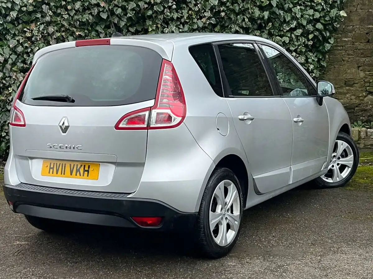 2011-renault-scenic-16-dynamique-tom-tom-big-58