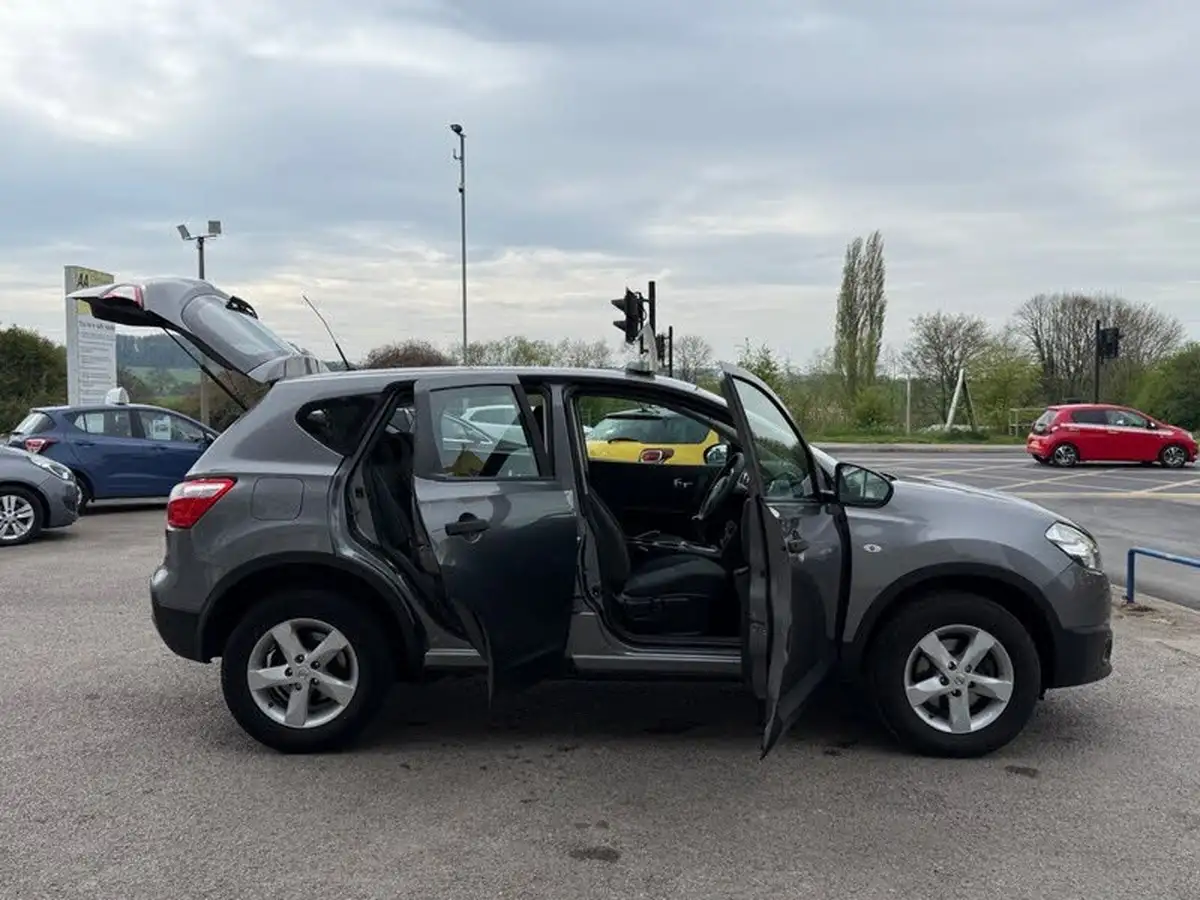 2013-nissan-qashqai-16-visia-big-10