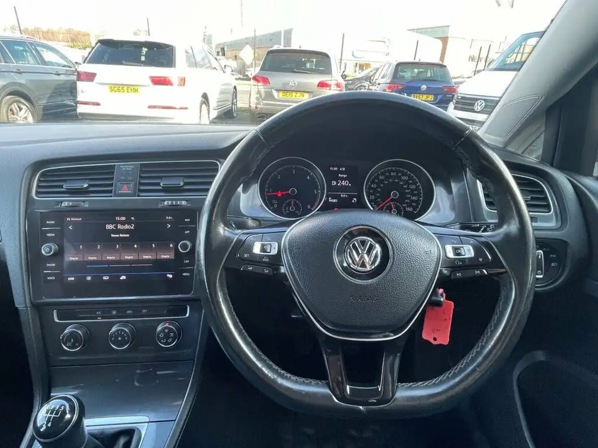 2017-volkswagen-golf-16tdi-se-nav-ss-hatchback-5d-big-16