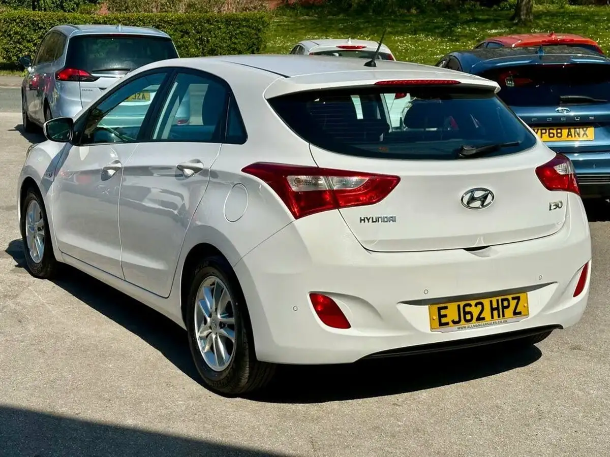 2012-hyundai-i30-16td-active-blue-drive-isg-big-6