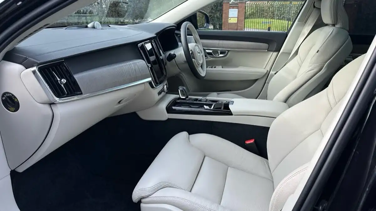 2025-volvo-v90-20-t8-ultra-big-32