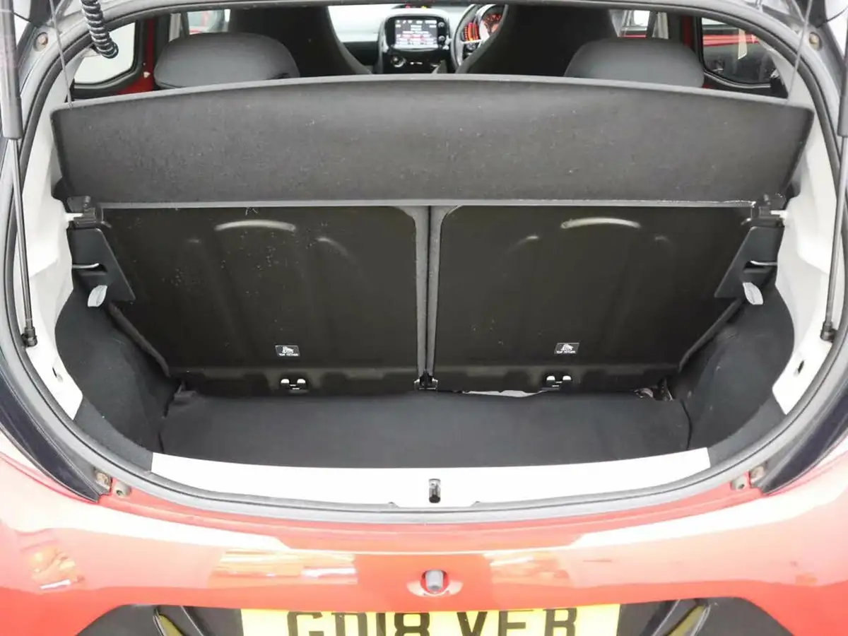2018-toyota-aygo-10-vvt-i-x-cite-4-bi-tone-red-71bhp-big-6