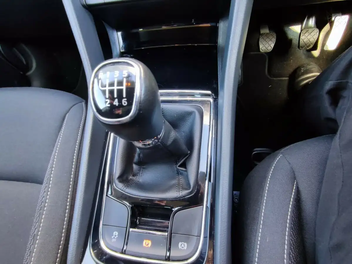 2023-skoda-karoq-15-tsi-se-drive-big-23