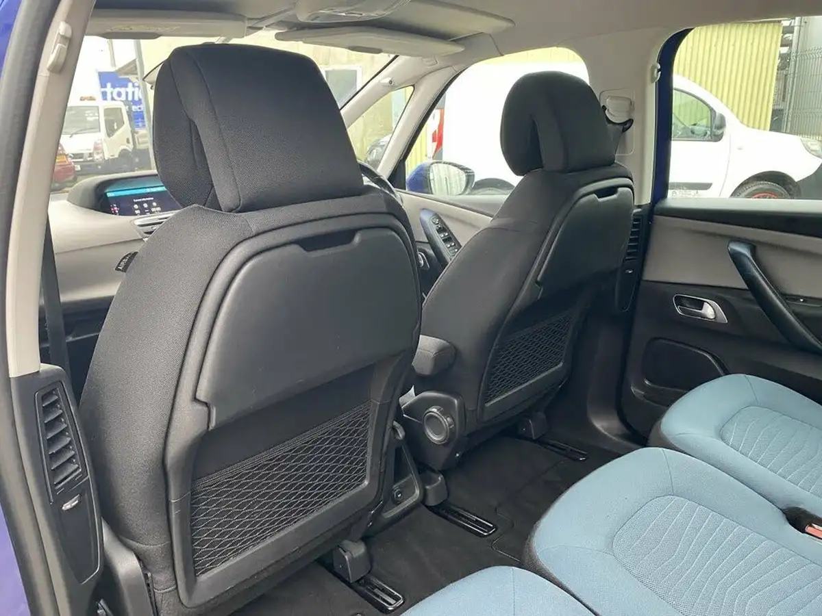 2016-citroen-c4-picasso-12-puretech-feel-big-26