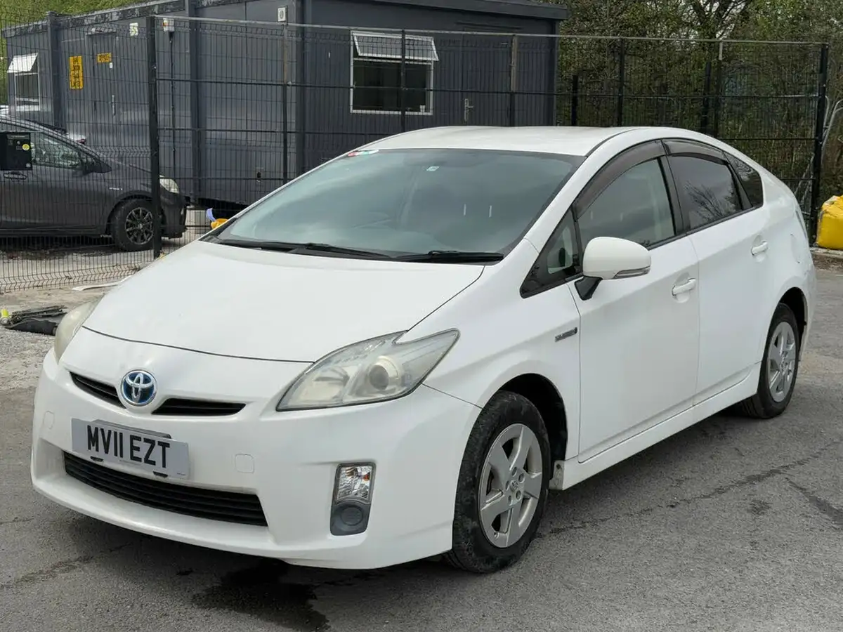 2011-toyota-prius-big-19