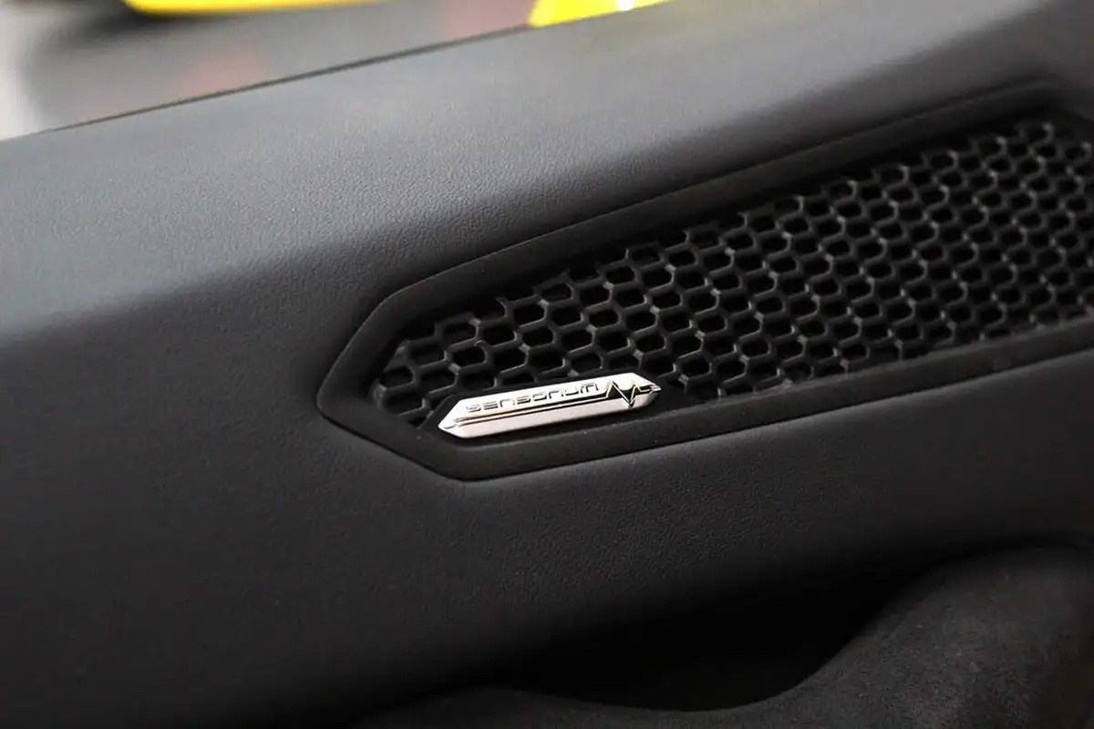 2023-lamborghini-huracan-52-tecnica-big-17