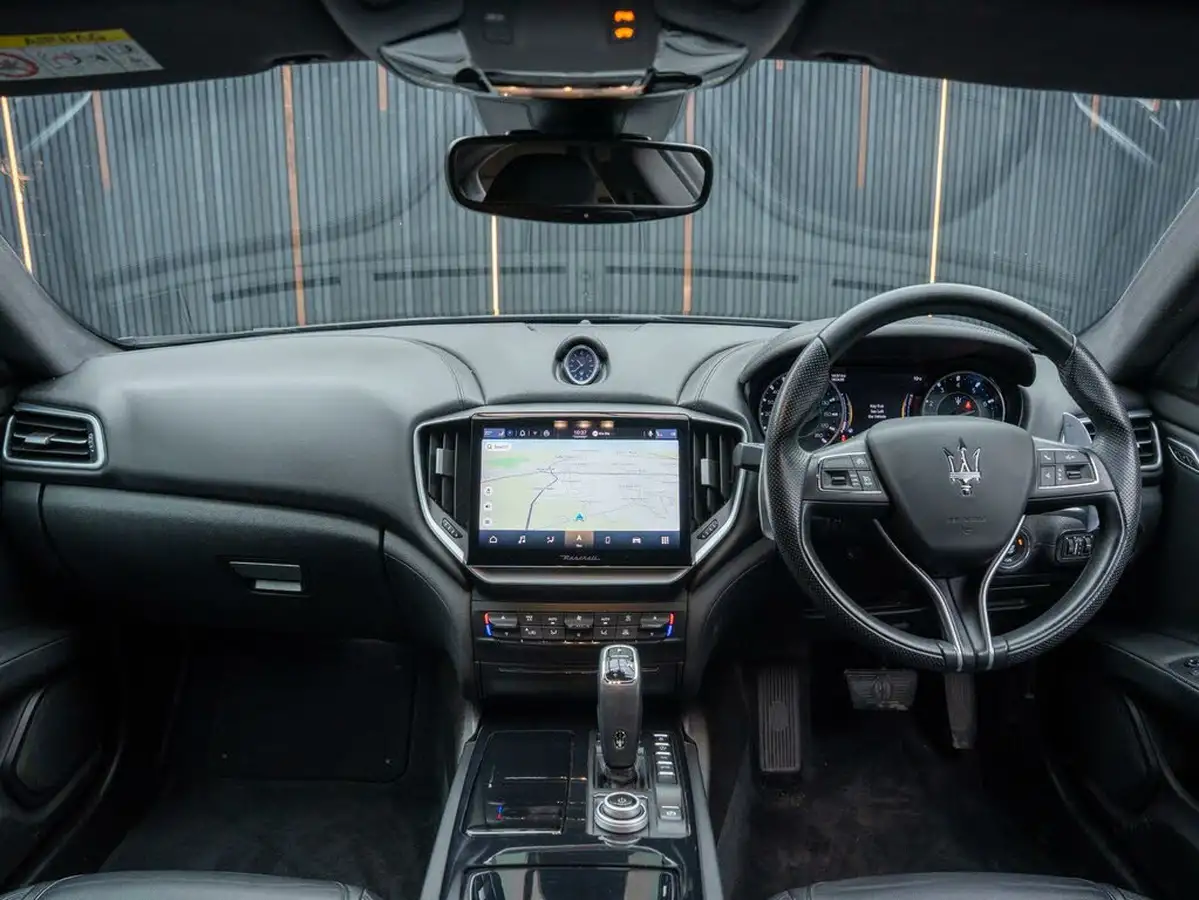 2021-maserati-ghibli-20-big-37