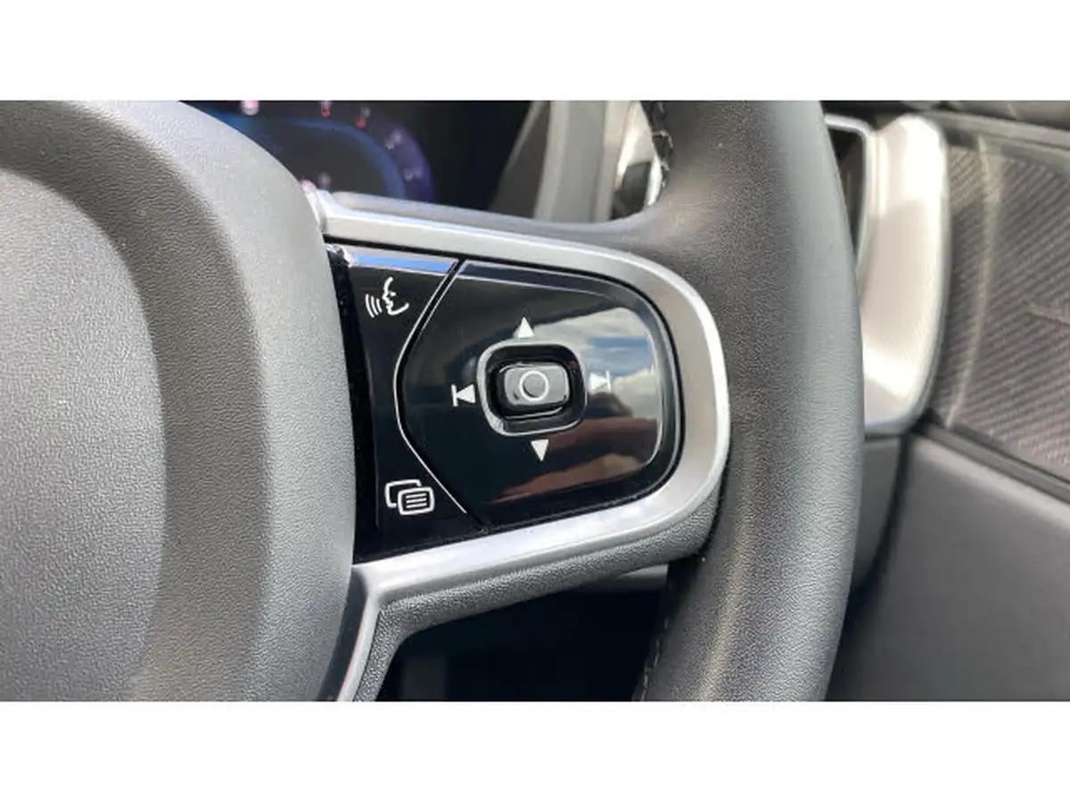 2022-volvo-xc60-20-b5-plus-big-18