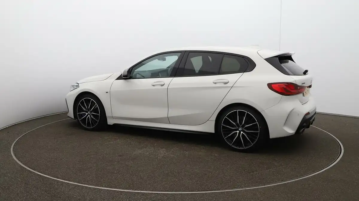 2022-bmw-1-series-20-m135i-xdrive-big-39