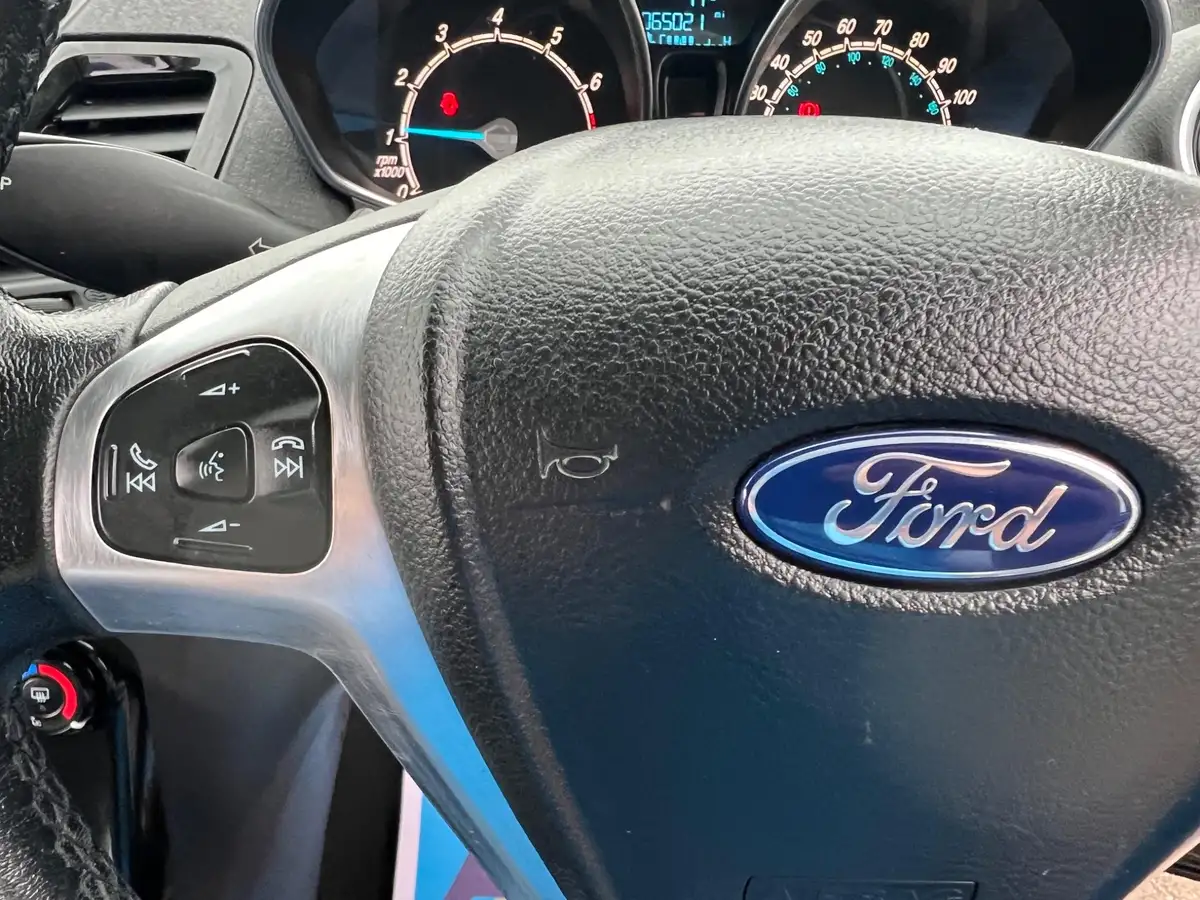 2016-ford-fiesta-125-zetec-3d-big-26