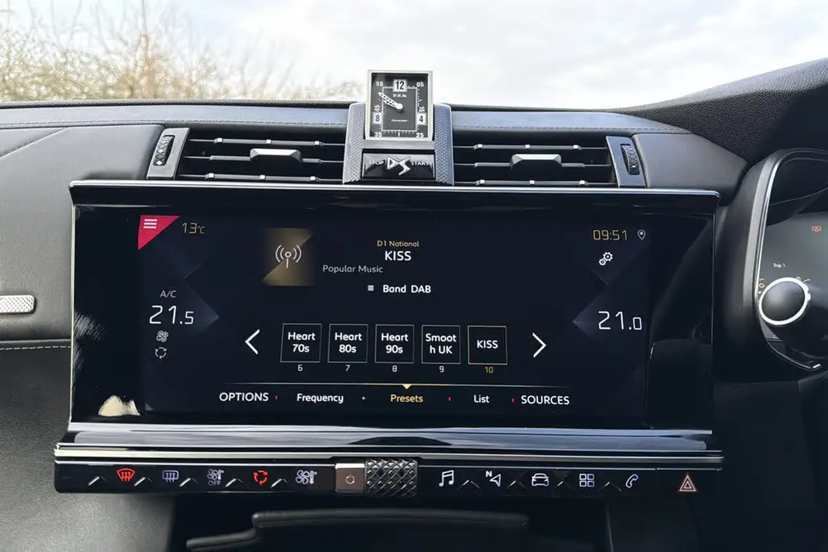 2019-ds-ds-7-crossback-20bluehdi-prestige-big-19