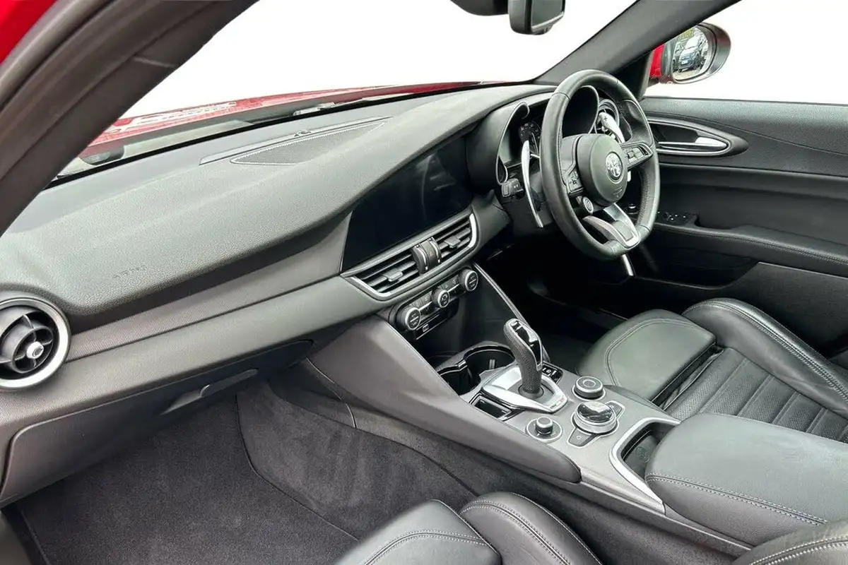 2022-alfa-romeo-giulia-20-veloce-big-1