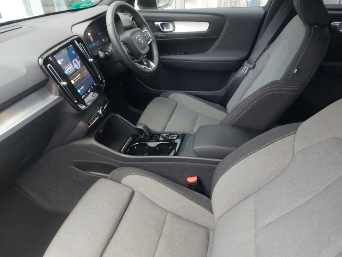 2024-volvo-xc40-20-b3-plus-big-4