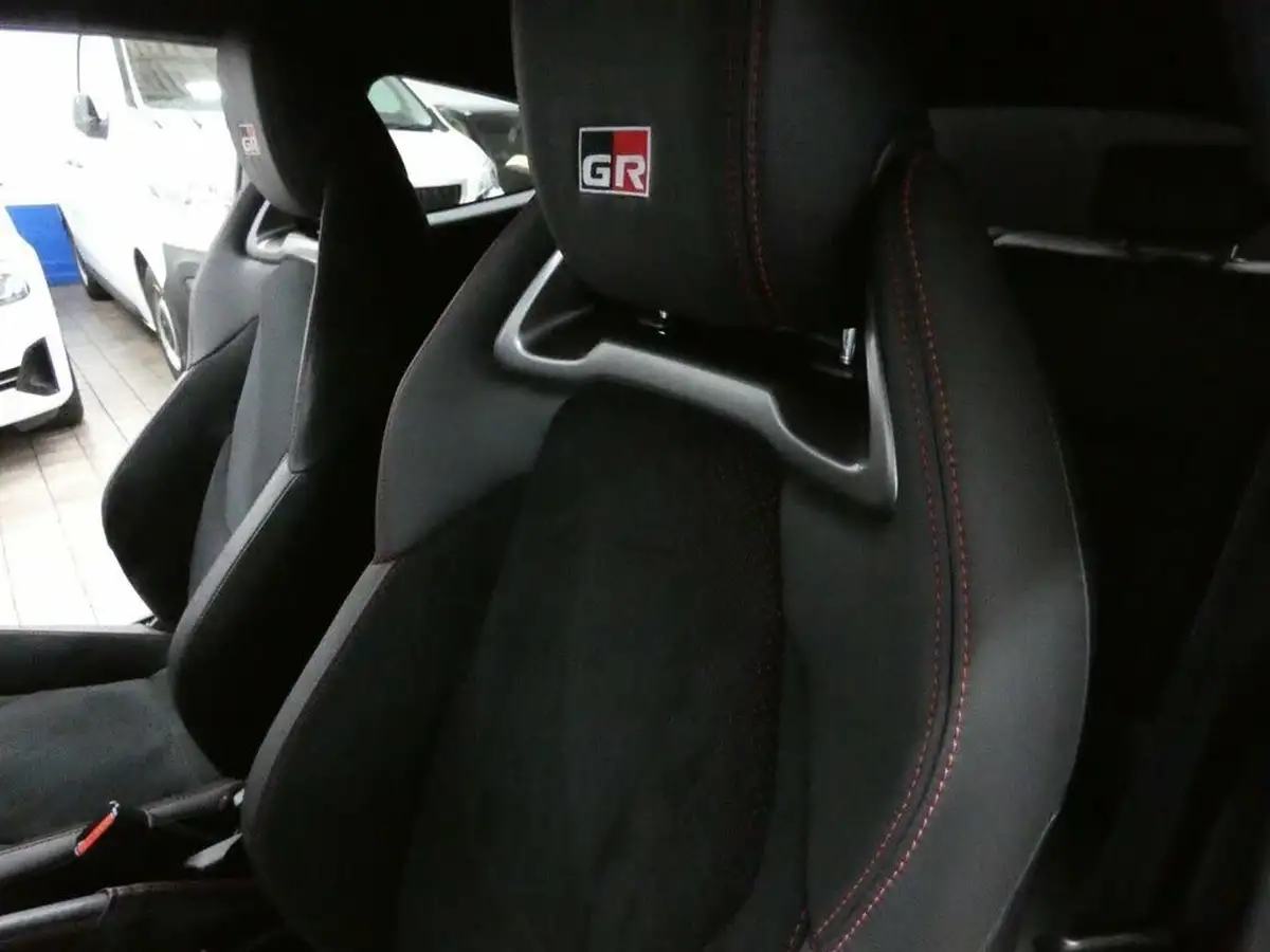 2021-toyota-yaris-16-gr-convenience-pack-big-63