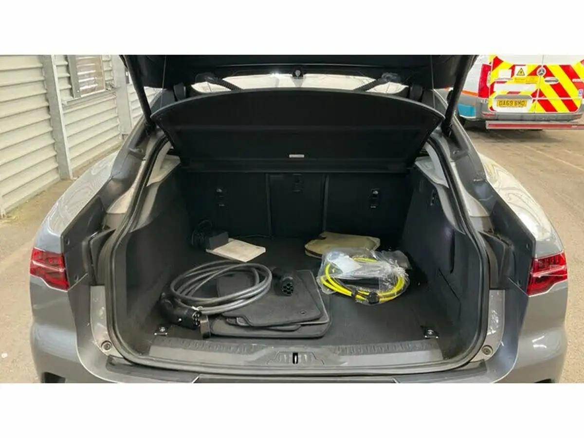 2020-jaguar-i-pace-ev400-hse-big-7