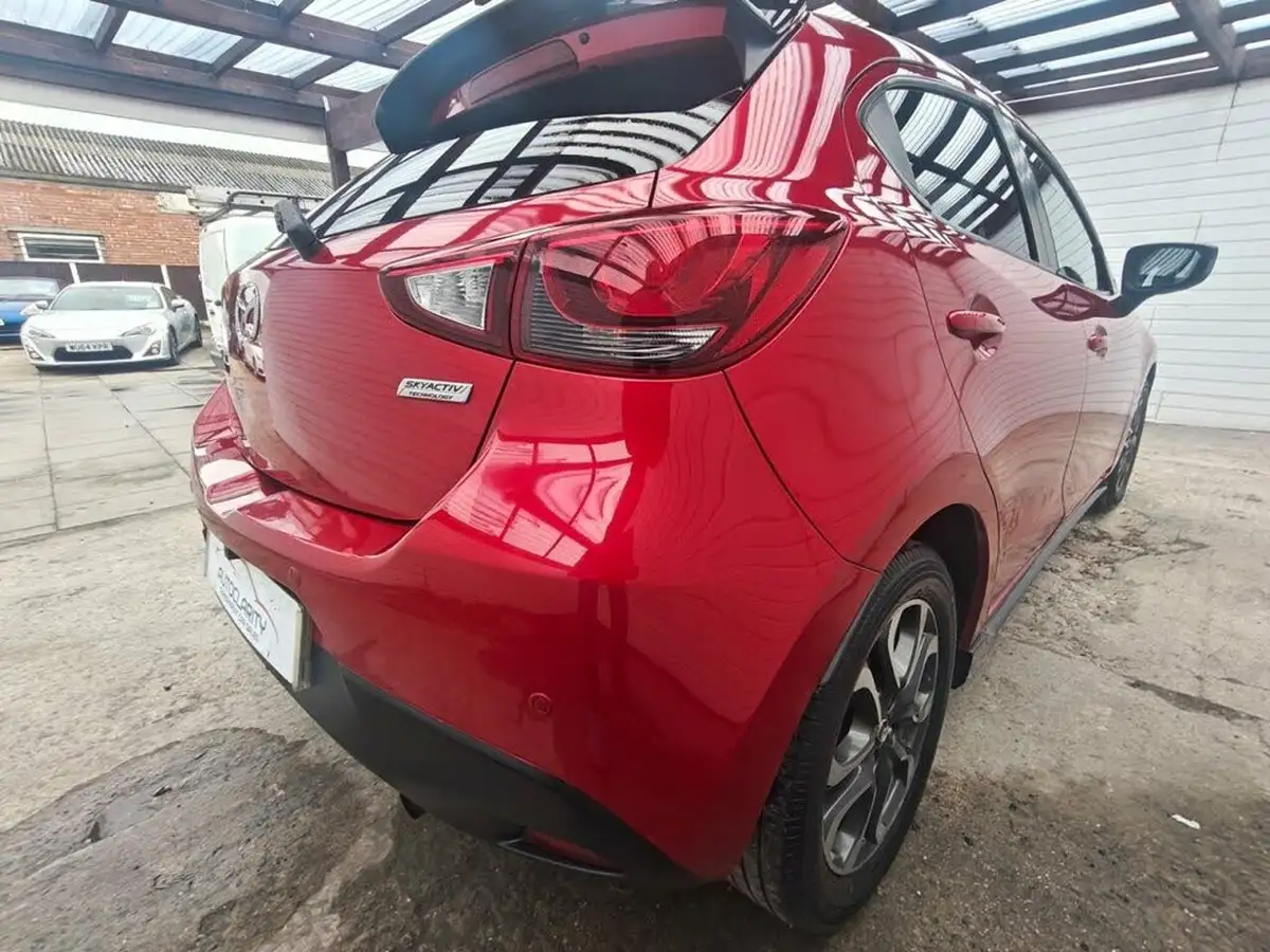 2015-mazda-mazda2-15-sport-black-big-30