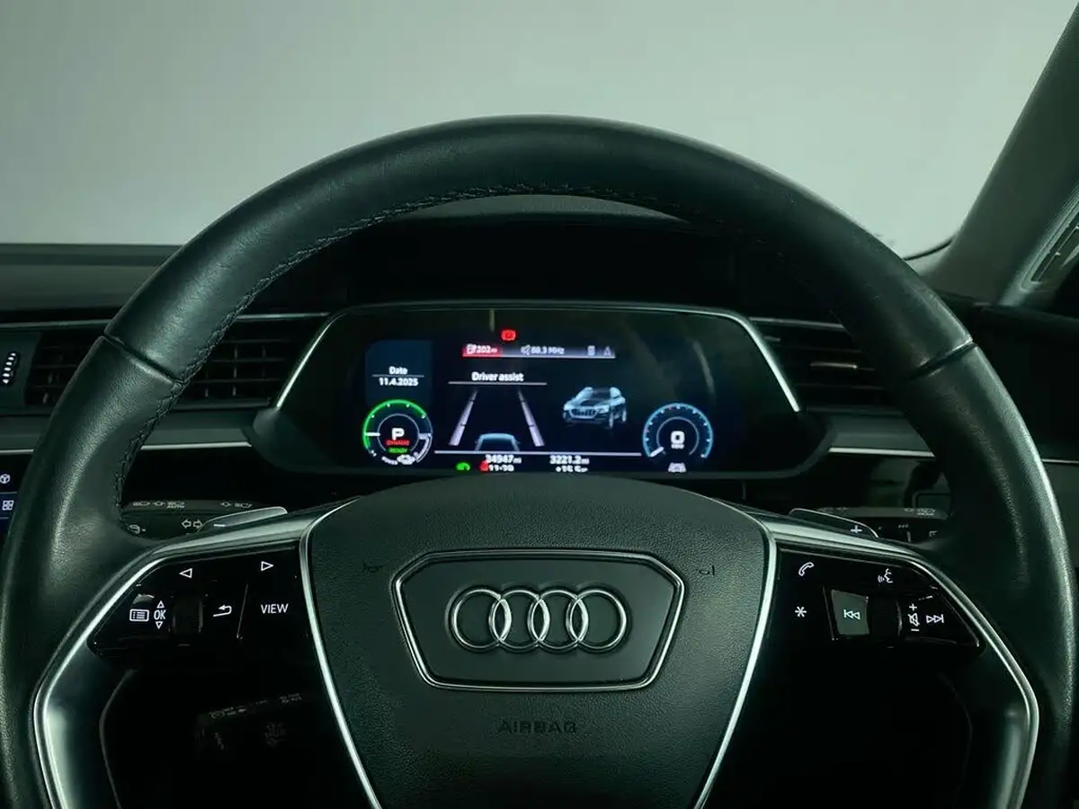 2022-audi-e-tron-55e-technik-station-wagon-big-21