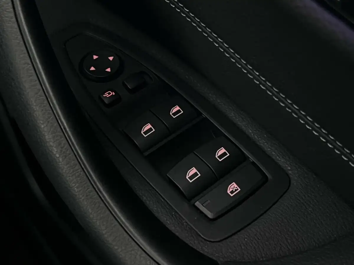 2020-bmw-x1-20-sdrive-20i-xline-big-22