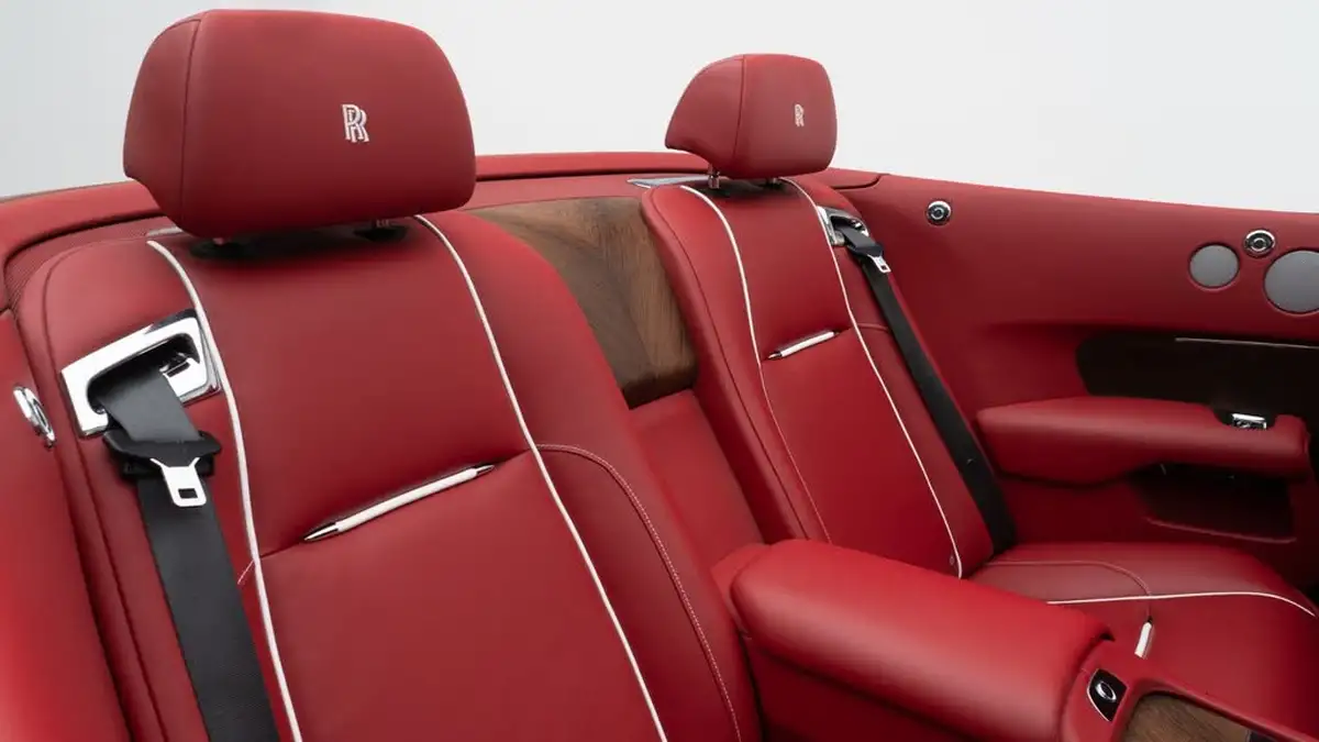 2016-rolls-royce-dawn-66-big-21