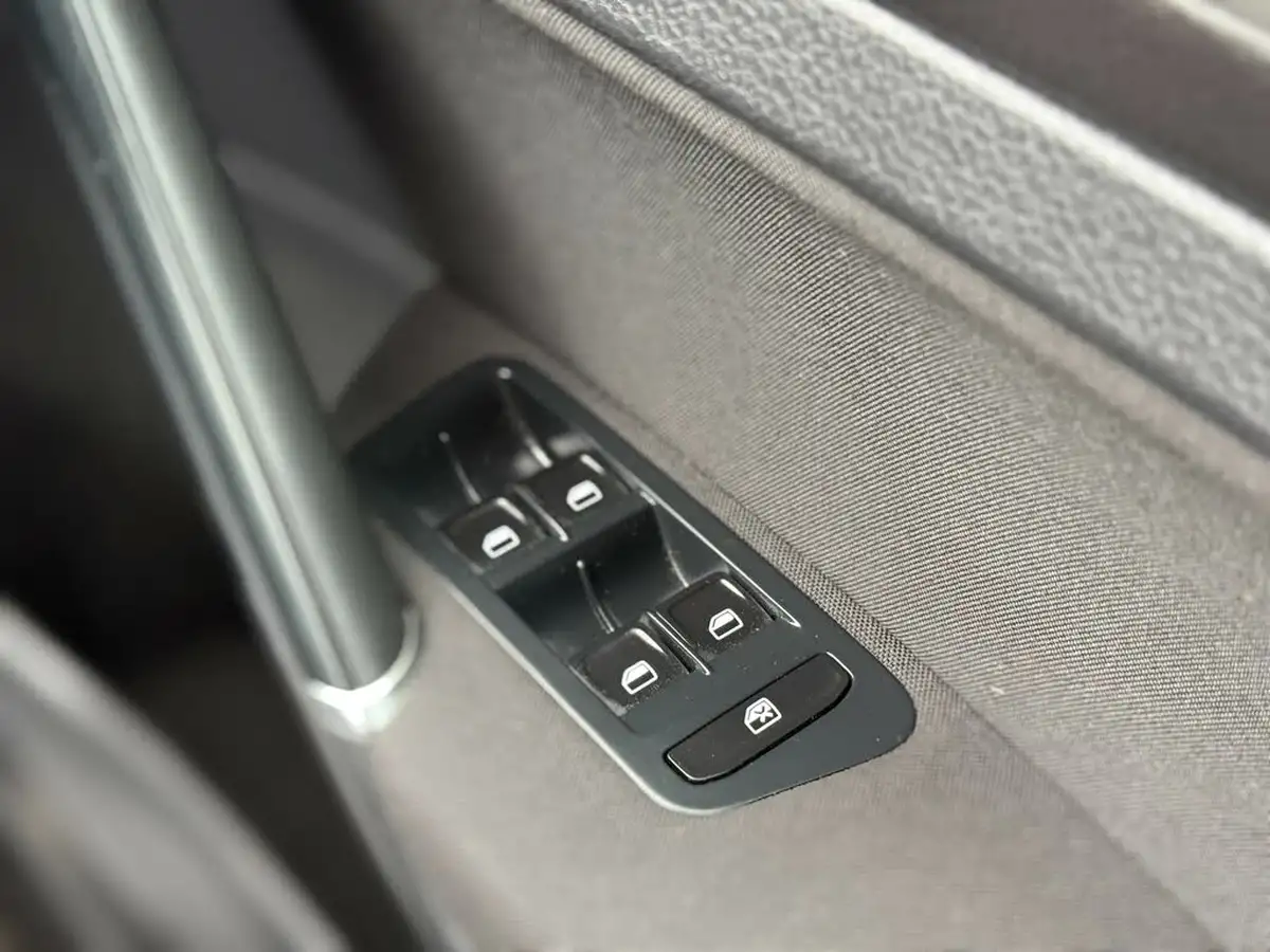2014-volkswagen-golf-16tdi-se-ss-hatchback-5d-big-38